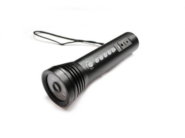 懐中電灯型ビデオカメラ LIGHT-CAM